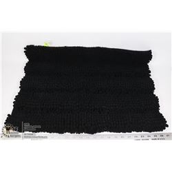 BLACK BATH MAT