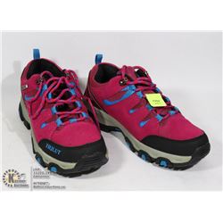 WOMENS SHOES SIZE 6.5