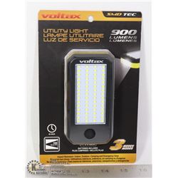 NEW 900 LUMEN UTILITY LIGHT (BATTERIES INCLUDED)