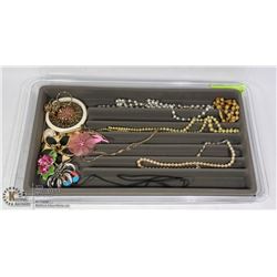 VINTAGE COLLECTION OF JEWELRY IN CASE