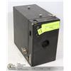 Image 1 : LARGE ANTIQUE BOX CAMERA