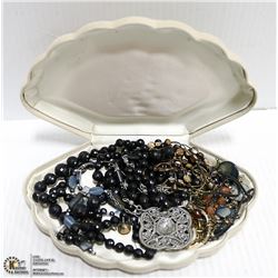 JEWELRY BOX WITH ASSORTED MIXED JEWELRY