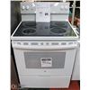 Image 1 : GE 30" ELECTRIC FREESTANDING RANGE