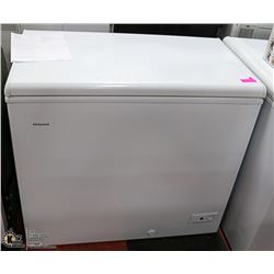 HOTPOINT 7.1 CU. FT. CHEST FREEZER