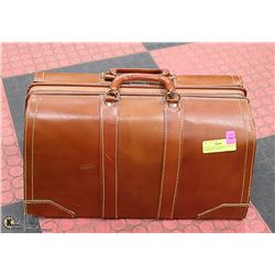 VINTAGE DOCTORS BAG U.N MADE IN WINNIPEG CANADA