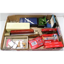 FLAT WITH VINTAGE COLLECTIBLE ITEMS INCL.