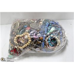 5 POUNDS MIXED VINTAGE JEWELRY WITH ACC. WATCHES