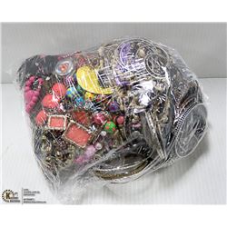 5 POUNDS MIXED VINTAGE JEWELRY WITH ACCESSORIES