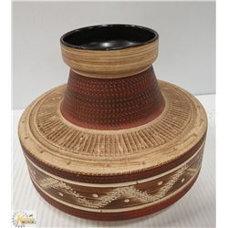 MID CENTURY POTTERY VASE. ESTATE.