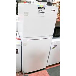 NEW MAGIC CHEF TOP MOUNT REFRIGERATOR SCRATCH AND