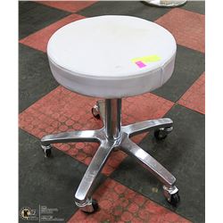 ROLING ADJUSTABLE STOOL