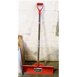 LARGE GARANT RED SNOW SHOVEL