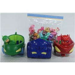 PJ MASK MOBILES (2 WITH FIGURES) & A BAG OF EXTRA