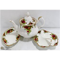 ROYAL ALBERT OLD COUNTRY ROSES 3 PCS COLLECTIBLE
