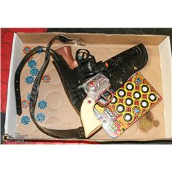 FLAT OF VINTAGE CAP GUNS & CAPS