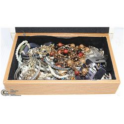 SECRET BOOK FULL OF JEWELLERY