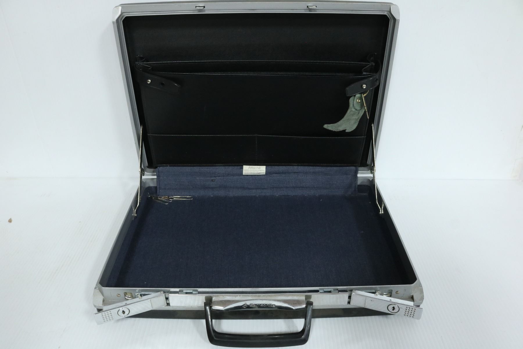 VINTAGE SAMSONITE BRIEFCASE WITH KEY