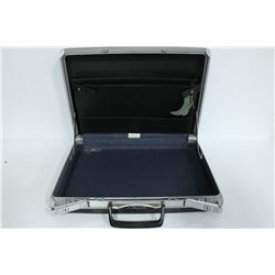 VINTAGE SAMSONITE BRIEFCASE WITH KEY