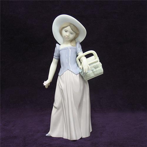 Lladro figurine "Tailor Made" November 1997 E