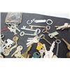 Image 2 : SKELETON AND VARIOUS OTHER KEYS LOT
