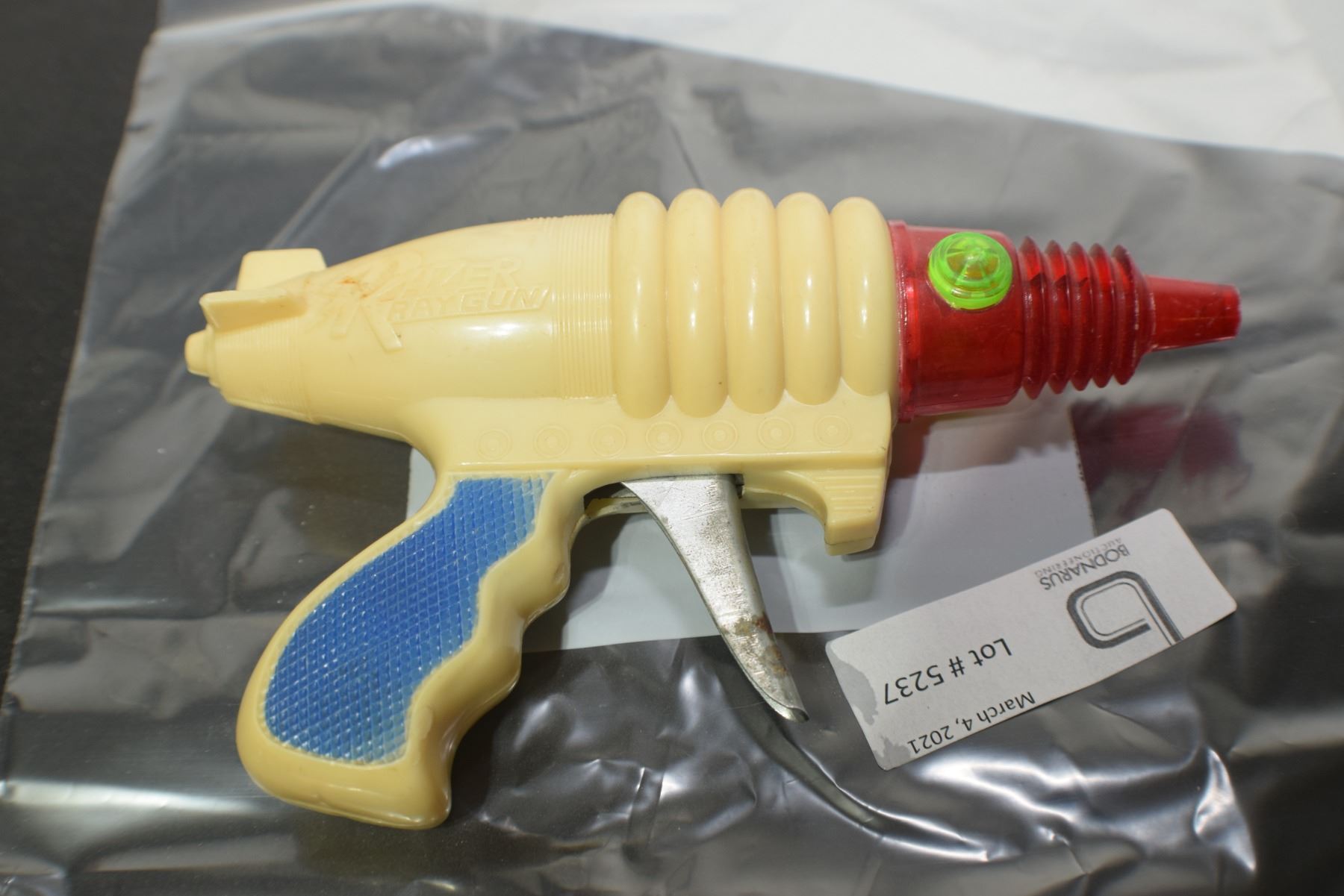 Space Razer SPACE RAZER RAY GUN TOY WORKING SPARKLE - Bodnarus Auctioneering