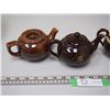Image 2 : (3) VINTAGE TEAPOTS (2 HAVE CHIPS ON SPOUT)