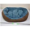 Image 1 : DOG BED (HAS RIP ON BOTTOM)