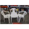 Image 1 : 2 patio chairs and endtable
