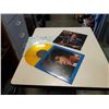 Image 1 : ELVIS VOLUME 2 GOLD VINYL AND BOOKLET