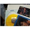 Image 3 : ELVIS VOLUME 2 GOLD VINYL AND BOOKLET