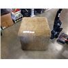 Image 2 : UPHOLSTERED OTTOMAN