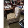 Image 2 : UPHOLSTERED ACCENT CHAIR