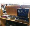 Image 1 : 2 vintage carving sets and canteen of vintage cutlery