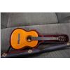 Image 2 : Renaissance C788 acoustic guitar needs restringing with hard case