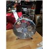 Image 2 : RETRO METAL TABLE TOP FAN