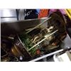 Image 2 : TOTE W/ OIL LIGHT AND VARIOUS BRASS PIECES