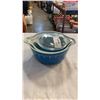 Image 1 : 3 PIECE BLUE AND WHITE VINTAGE PYREX MIXING BOWL SET W/ 1 LID