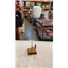 Image 8 : VINTAGE EASTERN BOX, WOOD PECKER,  AND MUSIC MID CENTERY TABLE LAMP