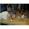 Image 2 : SHELF LOT OF ESTATE COLLECTIBLES  - CRYSTAL, LAMPS, CHINA, ETC