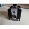 Image 3 : ANTIQUE NEW HAVEN DESK CLOCK AND  BROWNIE CAMERA
