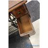 Image 7 : **1910 Vintage Singer Sewing Machine and Cabinet