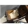 Image 8 : **1910 Vintage Singer Sewing Machine and Cabinet