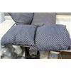 Image 2 : (4) Throw Pillows