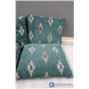 Image 3 : (4) Throw Pillows