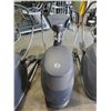 Image 2 : OCTANE FITNESS PRO 3700 COMMERCIAL ELLIPTICAL CROSS TRAINER WITH HEADPHONE JACK