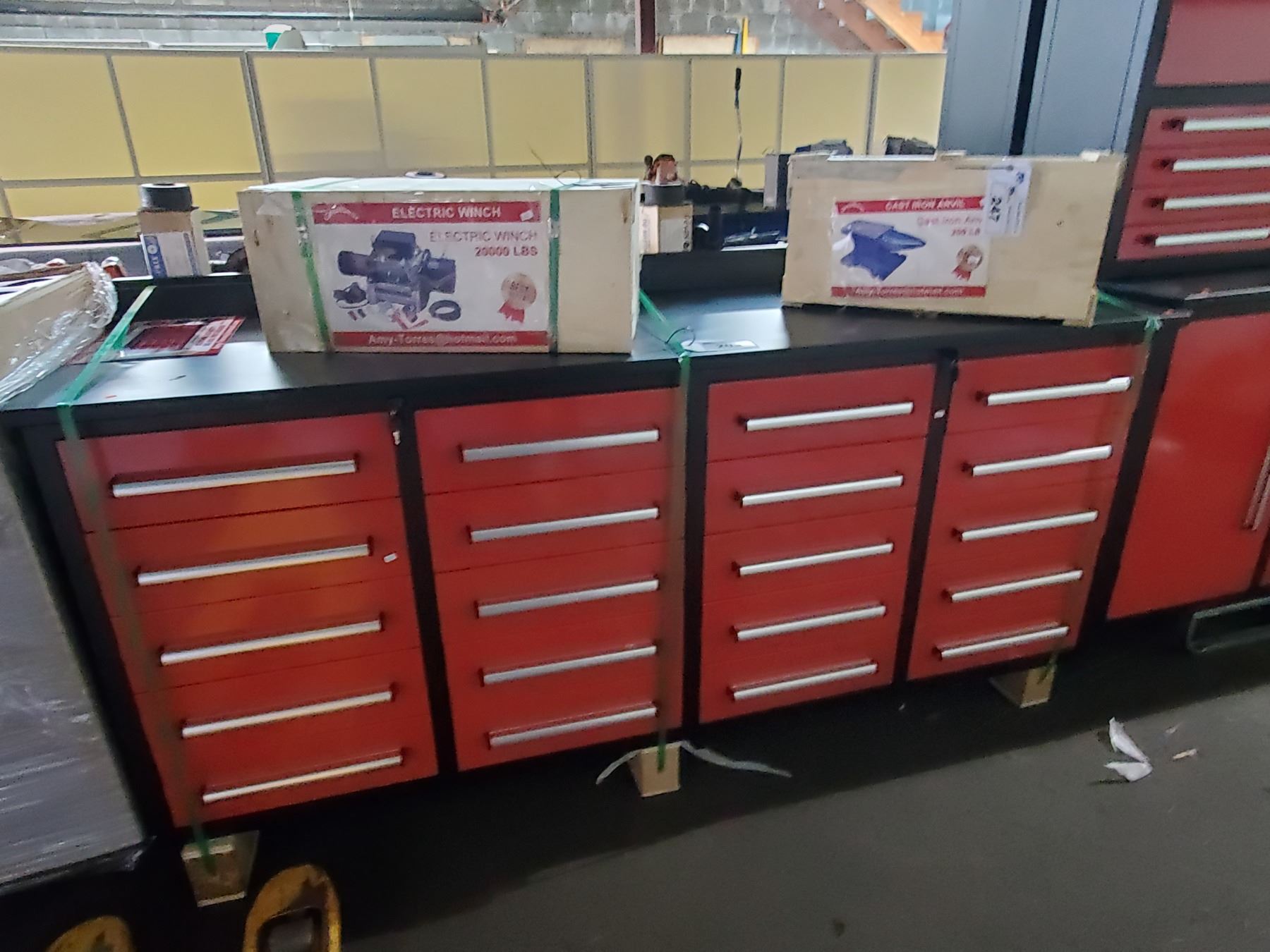 RED STEELMAN 20 DRAWER WORK BENCH H36