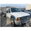 Image 2 : 2006 FORD F-450 XL SUPERDUTY, 2DR 4 WHEEL DRIVE DUMP, WHITE, VIN # 1FDXF47P06EC21967
