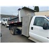 Image 6 : 2004 FORD F-450 XL SUPERDUTY, 2DR DUMP TRUCK, WHITE, VIN # 1FDXF46P24EA59225