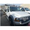 Image 2 : 2005 FORD F-450 XL SUPERDUTY, 2DR 4 WHEEL DRIVE DUMP PU, WHITE, VIN # 1FDXF47P05ED15300