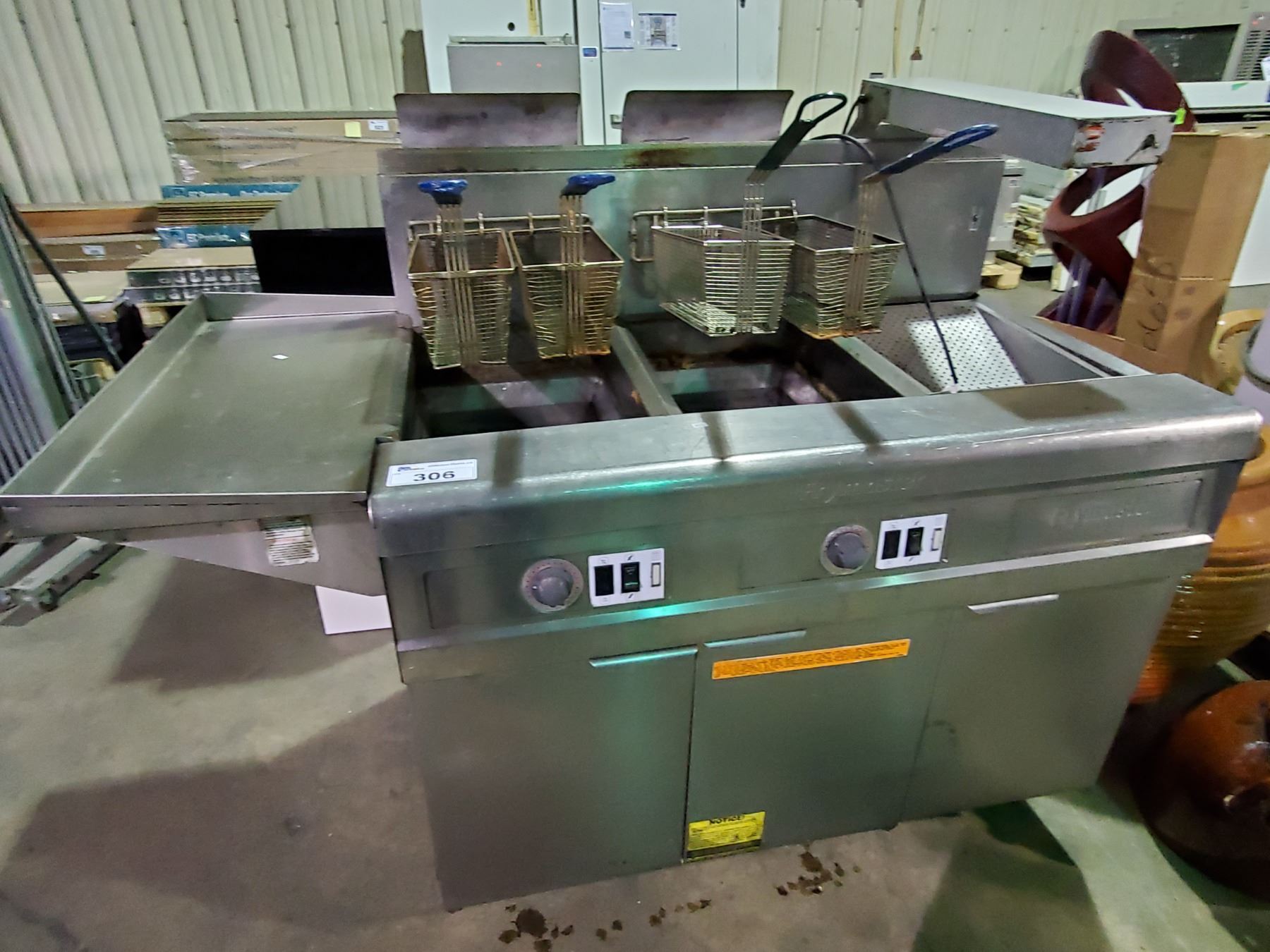 FRYMASTER STAINLESS STEEL COMMERCIAL DEEP-FRYER WITH 4 DEEP-FRY BASKETS ...